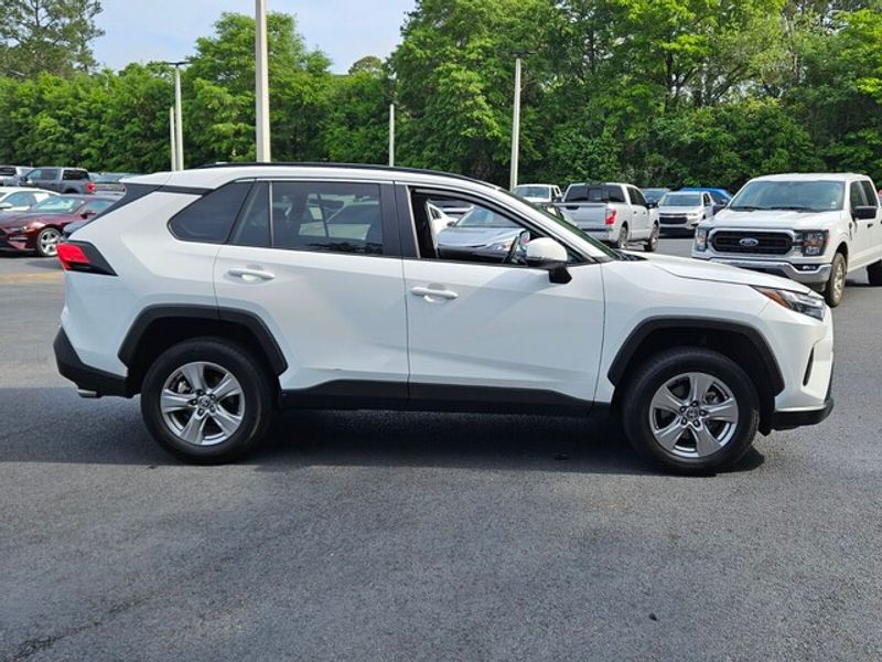 2023 Toyota RAV4 XLE photo 14