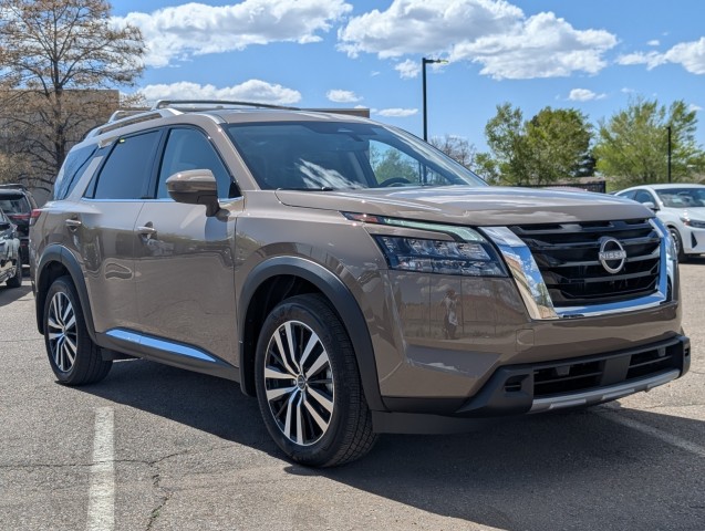 2025 Nissan Pathfinder Platinum