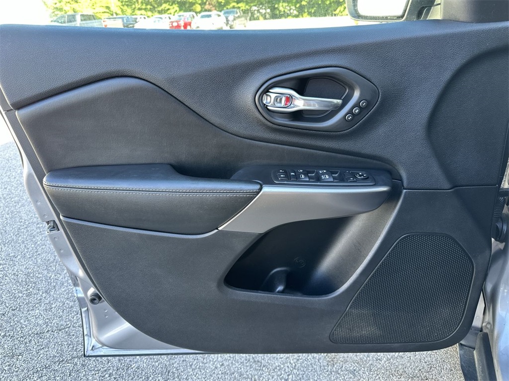 2020 Jeep Cherokee Limited photo 18