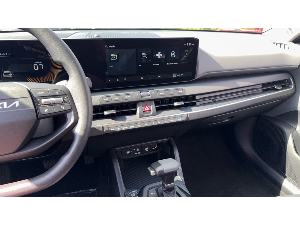 2025 Kia K4 LXS photo 13