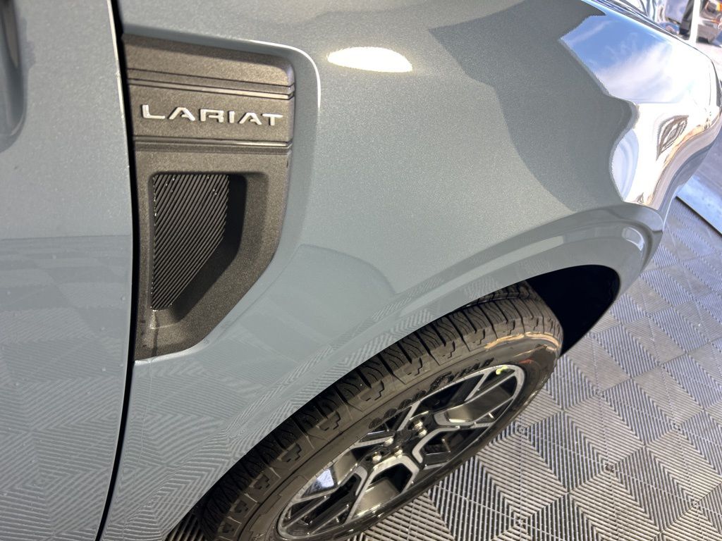 2025 Ford Maverick Lariat photo 4