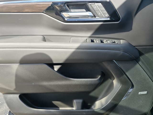 2026 Chevrolet Suburban Z71 photo 17