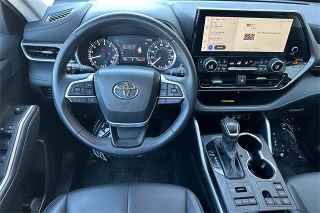 2024 Toyota Highlander XLE photo 12