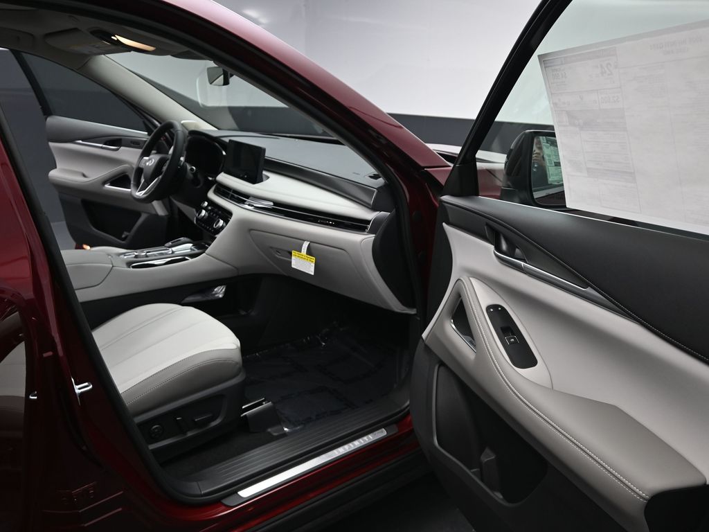 2026 Infiniti QX60 Luxe photo 14