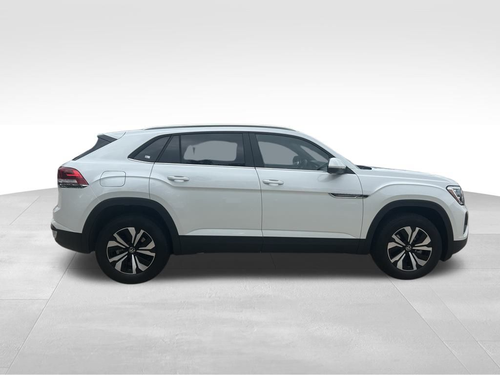 2026 Volkswagen Atlas Cross Sport SE photo 2