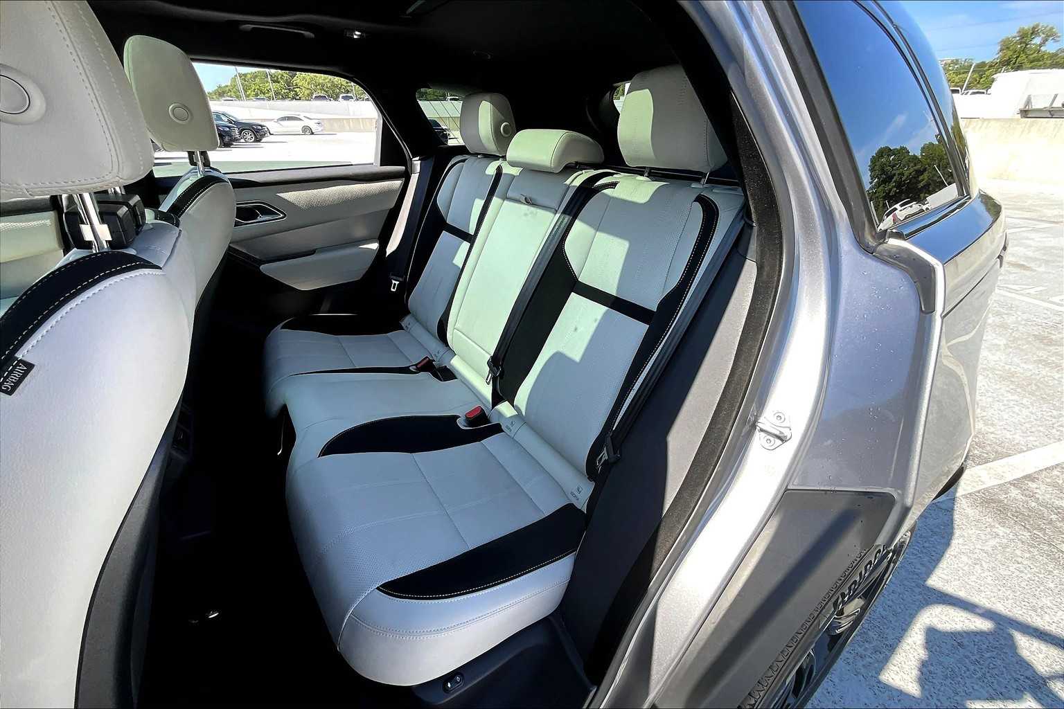 2022 Land Rover Range Rover Velar R-Dynamic S photo 19