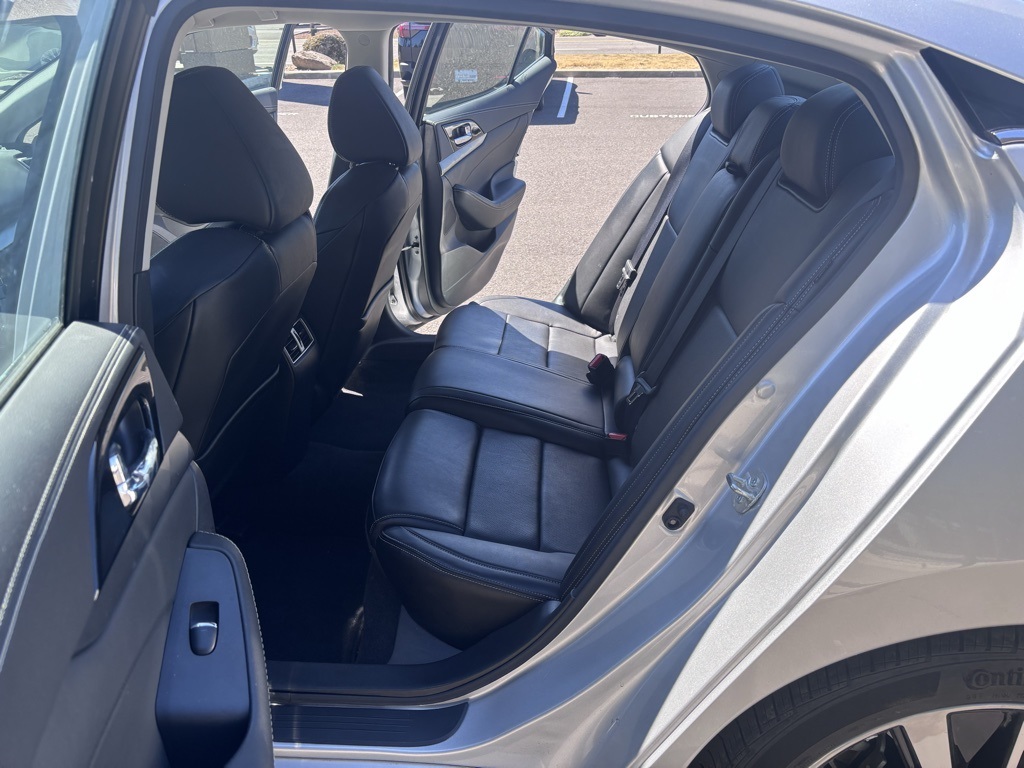 2023 Nissan Maxima SV photo 12