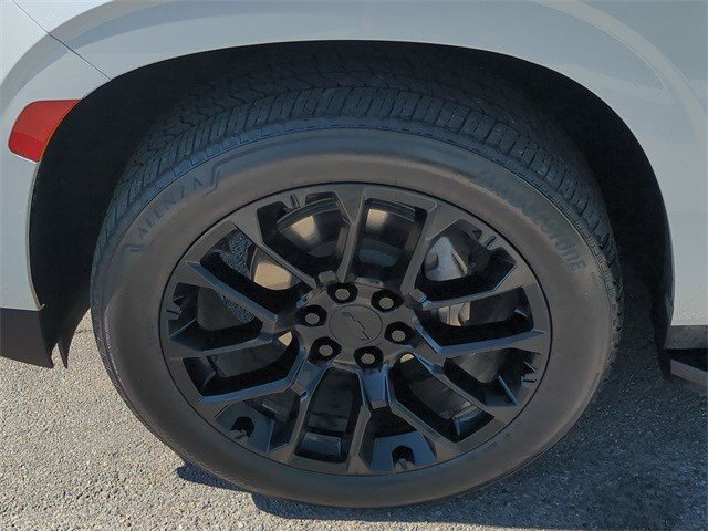 2023 Chevrolet Suburban High Country photo 10