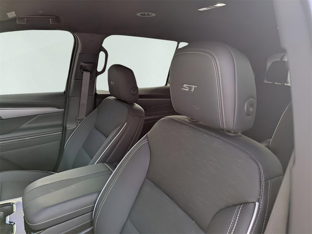 2025 Buick Enclave Sport Touring photo 8