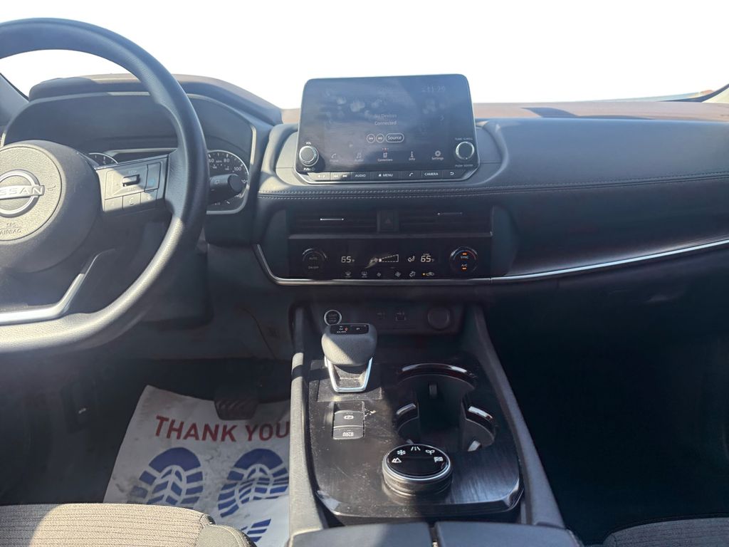 2023 Nissan Rogue SV photo 11
