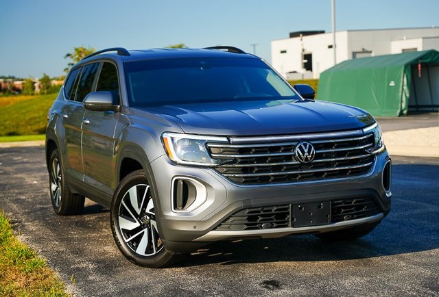 2024 Volkswagen Atlas SE Technology photo 3