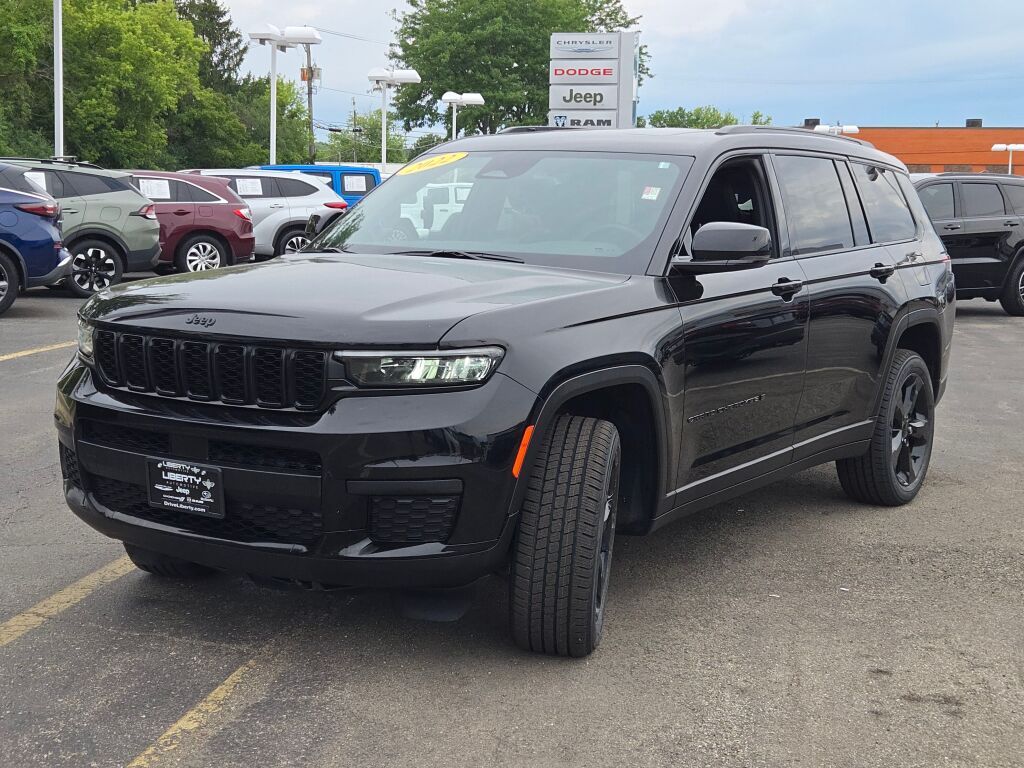 2022 Jeep Grand Cherokee Altitude photo 2