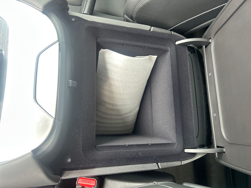 2025 Nissan Armada SV photo 35