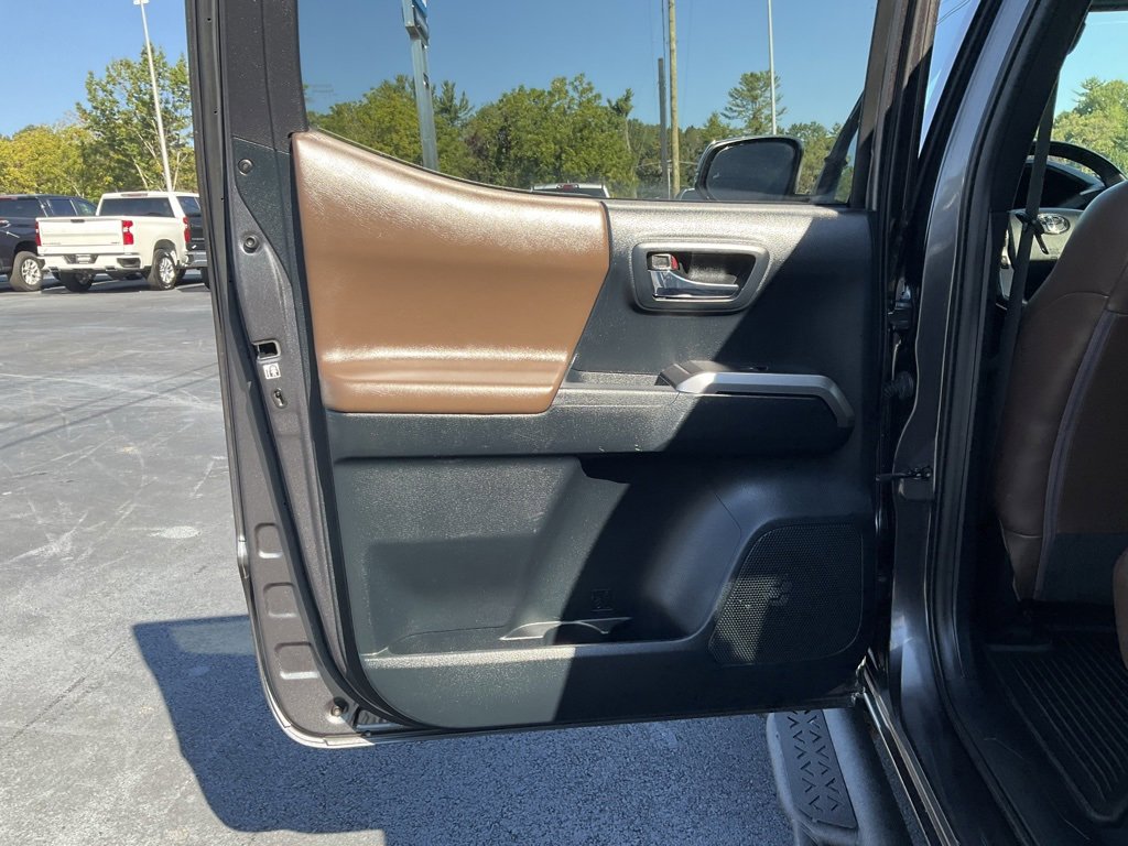 2016 Toyota Tacoma Limited photo 13