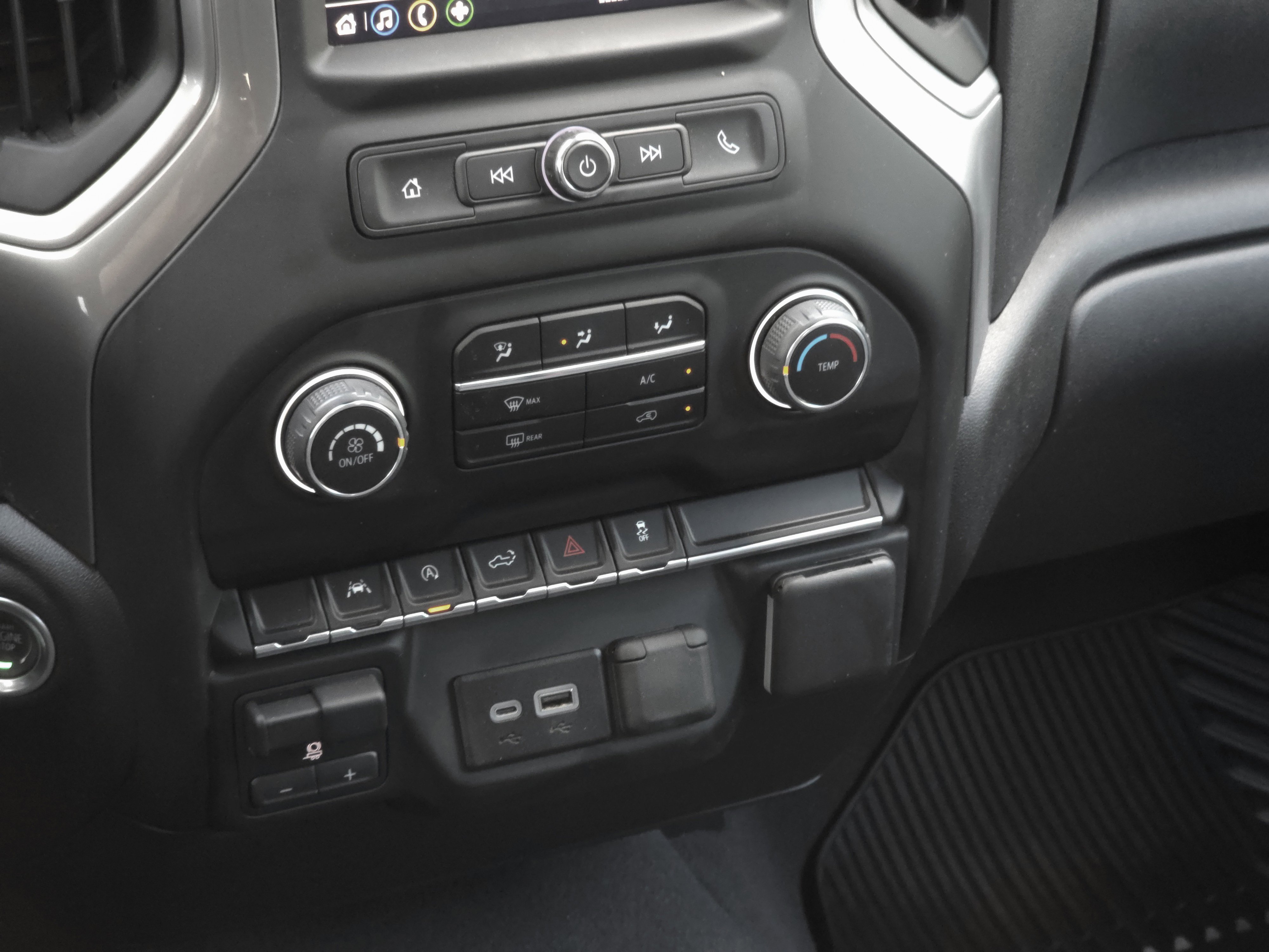2024 Chevrolet Silverado 1500 Custom photo 2