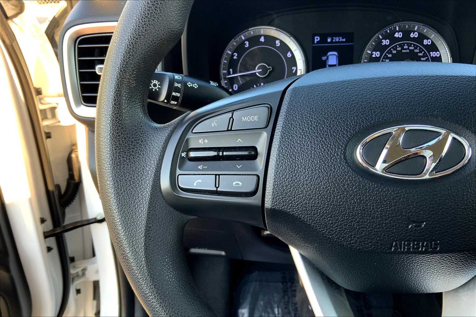 2020 Hyundai Venue SEL photo 22