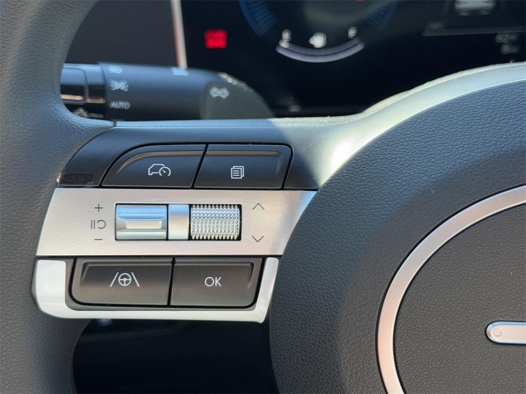 2025 Hyundai Santa Cruz SE photo 18