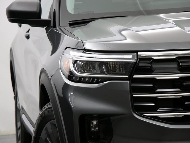 2025 Ford Explorer photo 4