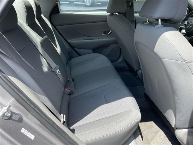 2023 Hyundai Elantra SE photo 4