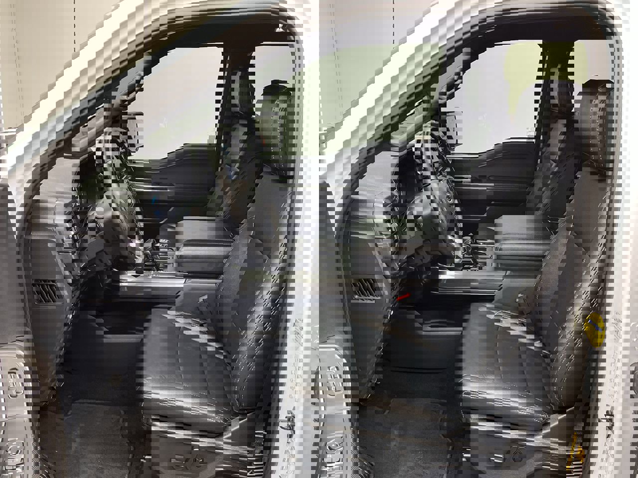 2023 Ford F-150 XL photo 3