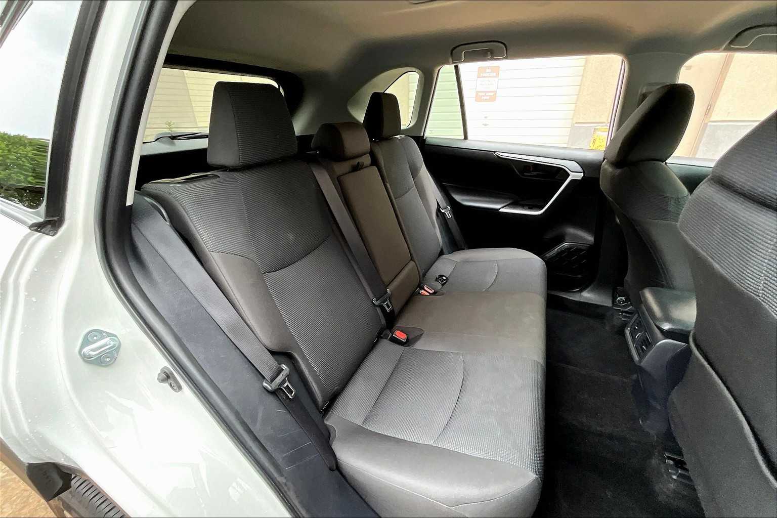 2025 Toyota RAV4 LE photo 13