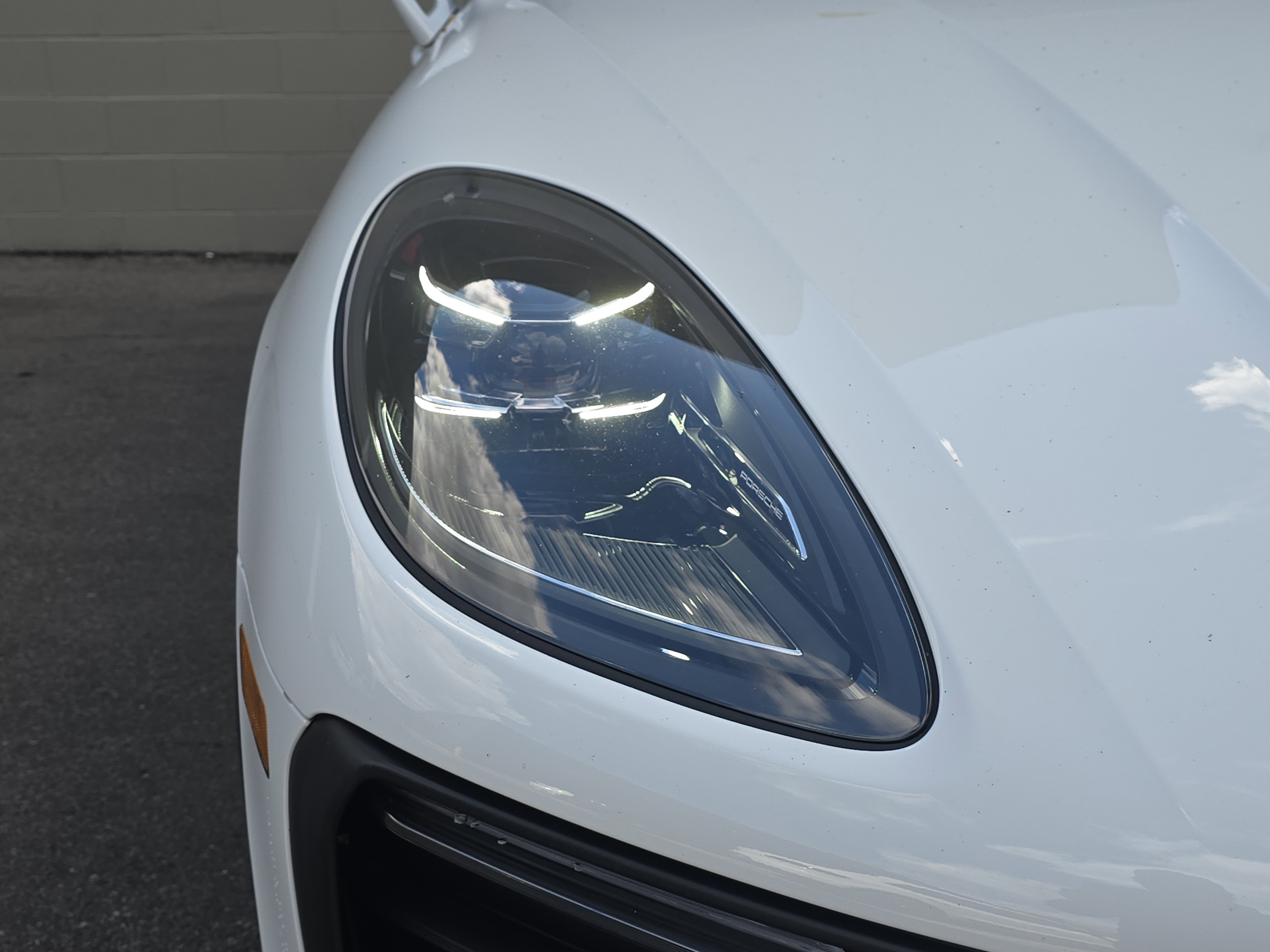 2025 Porsche Macan T photo 3