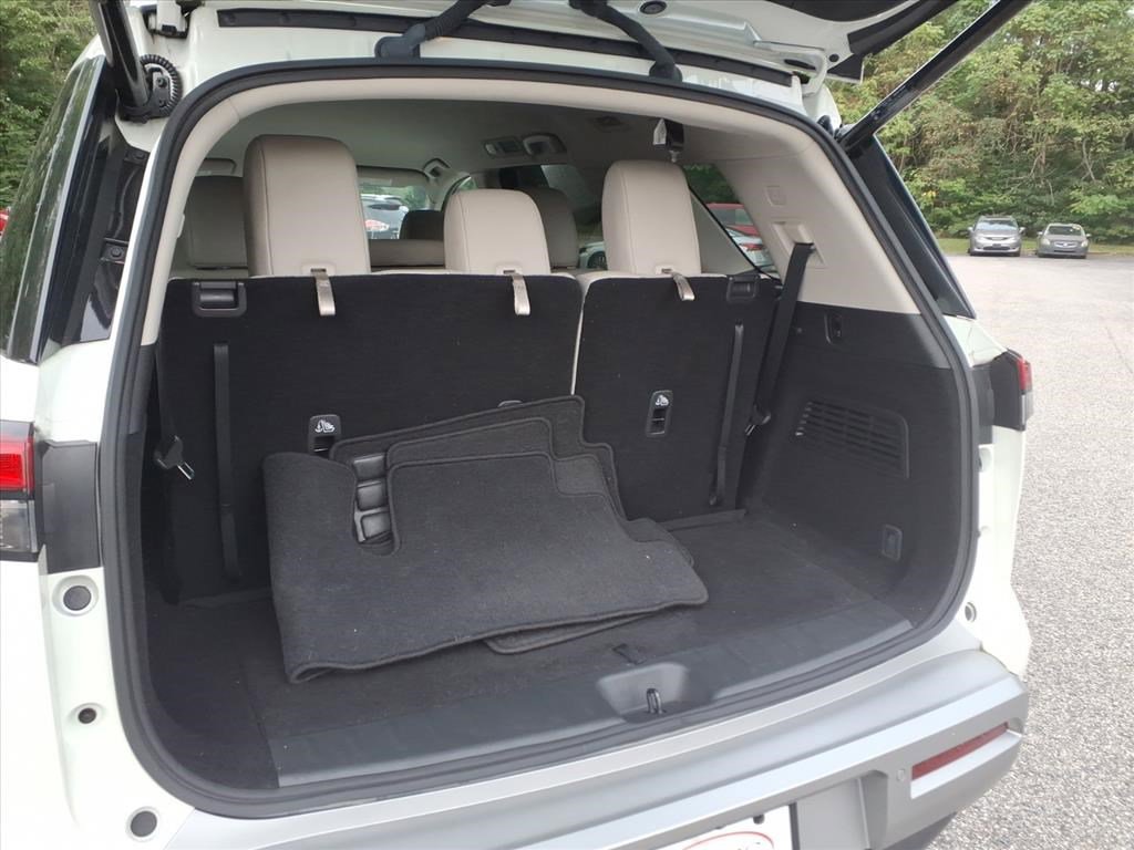 2023 Nissan Pathfinder SL photo 8