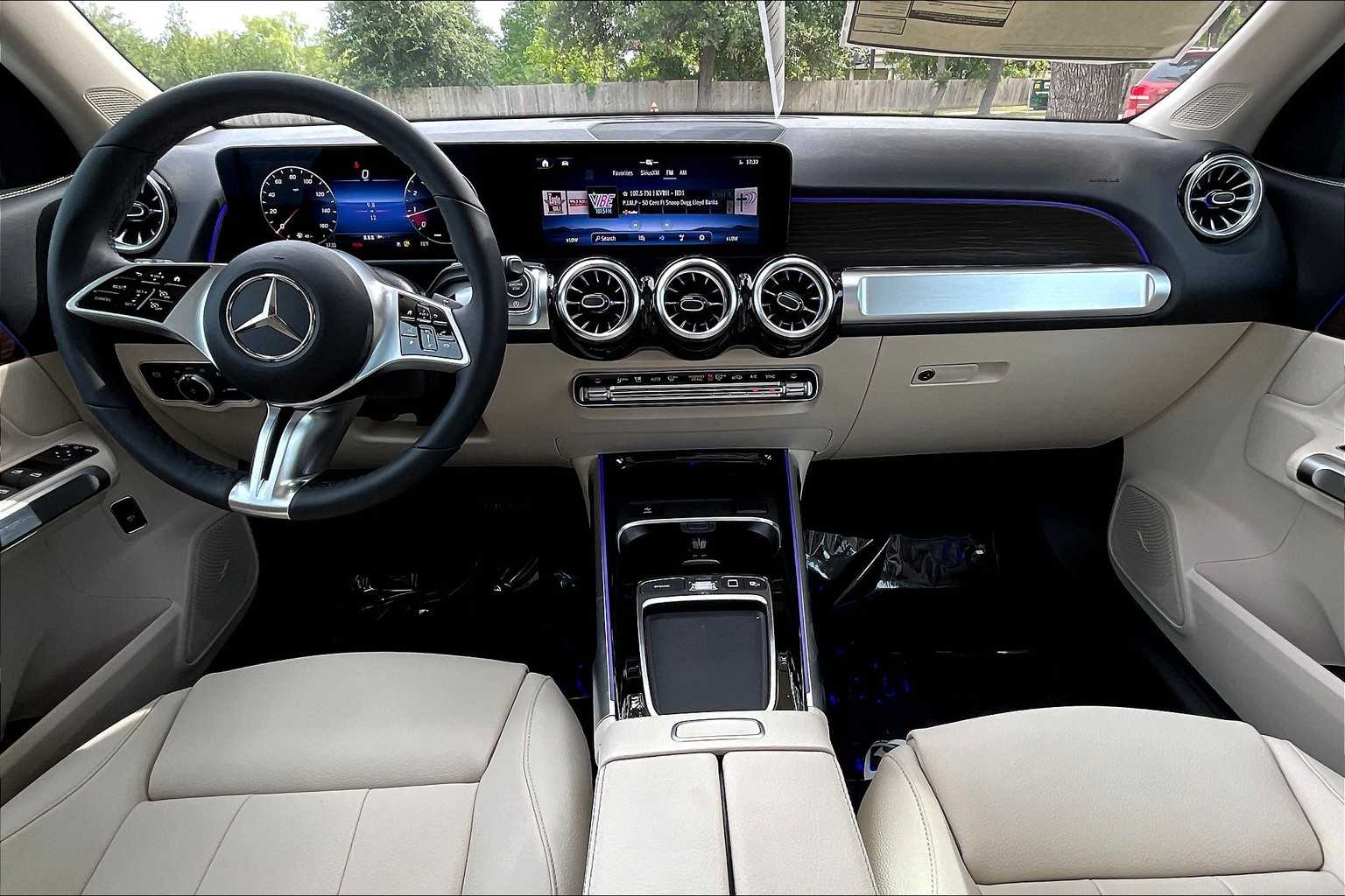 2025 Mercedes Benz GLB 250 photo 7