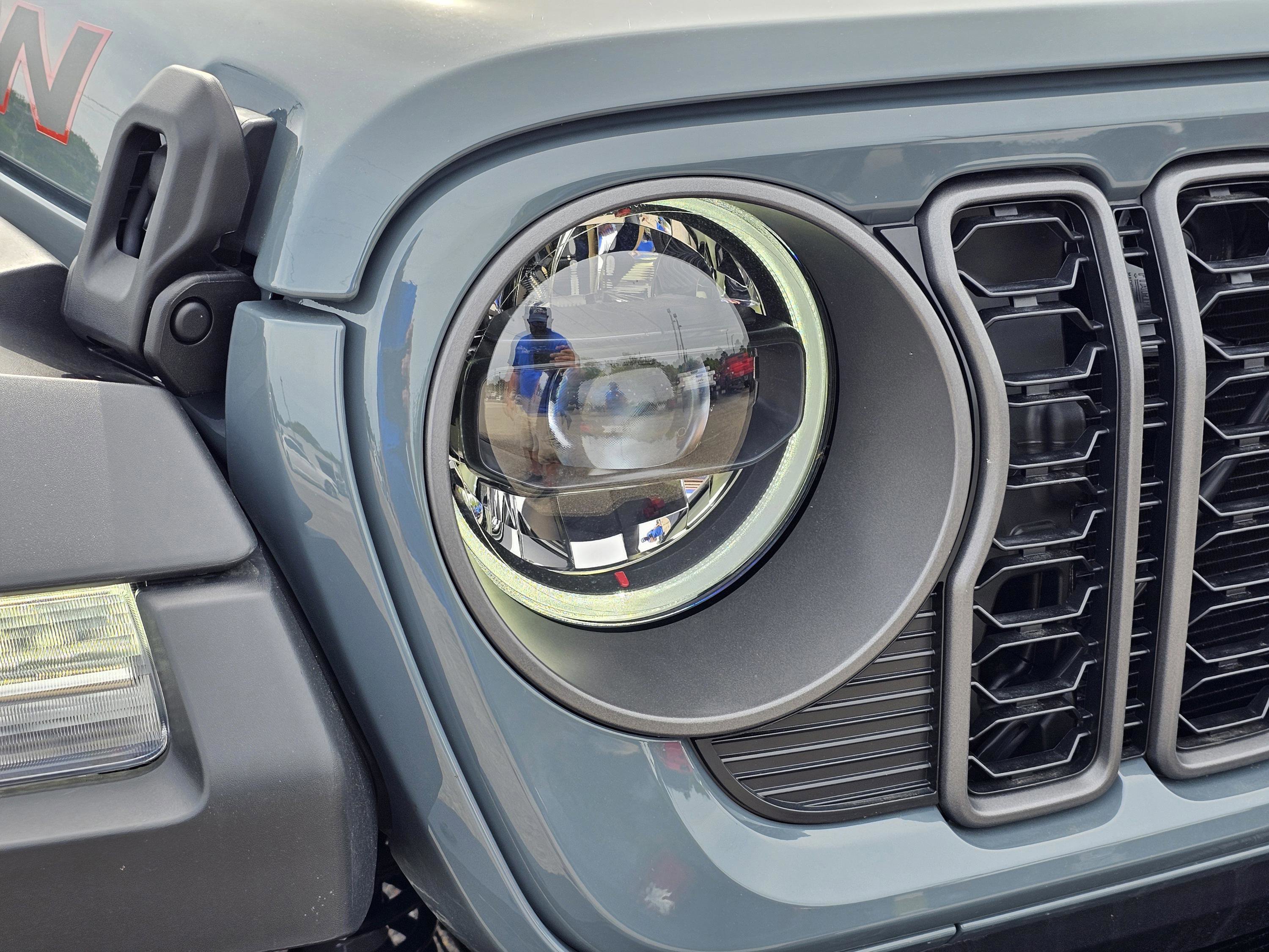 2025 Jeep Wrangler Rubicon photo 3