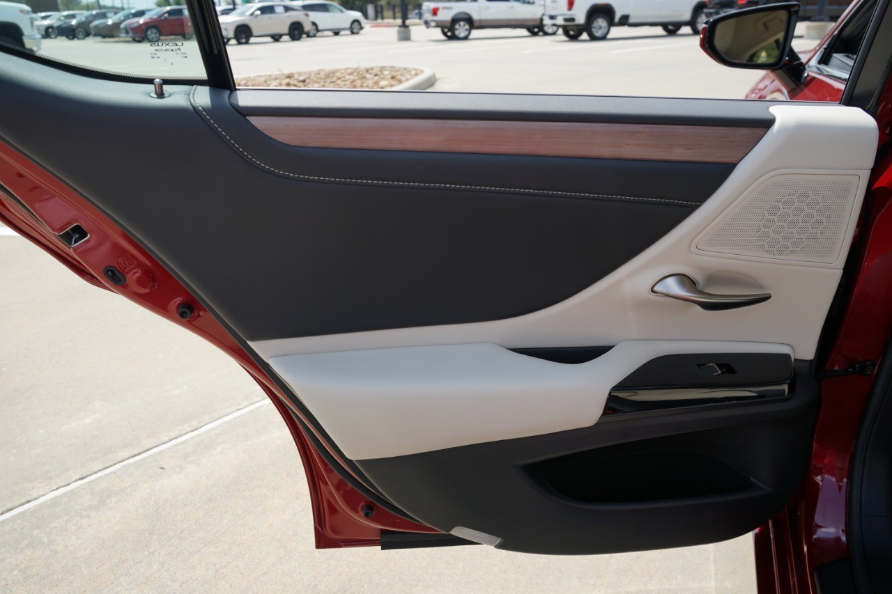 2025 Lexus ES 350 photo 32