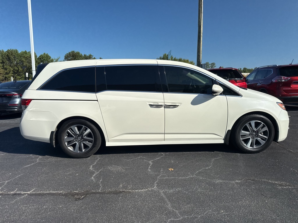 2016 Honda Odyssey Touring Elite photo 2