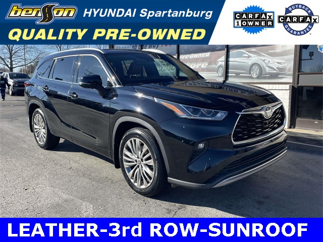 2022 Toyota Highlander Platinum's photo