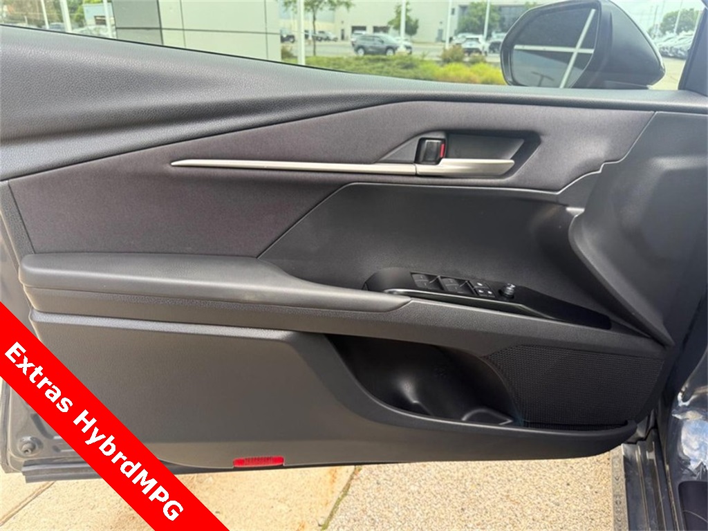 2025 Toyota Camry LE photo 17
