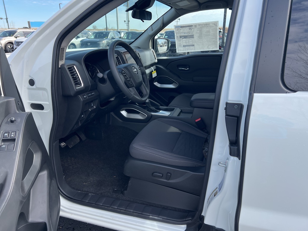 2024 Nissan Frontier SV photo 11