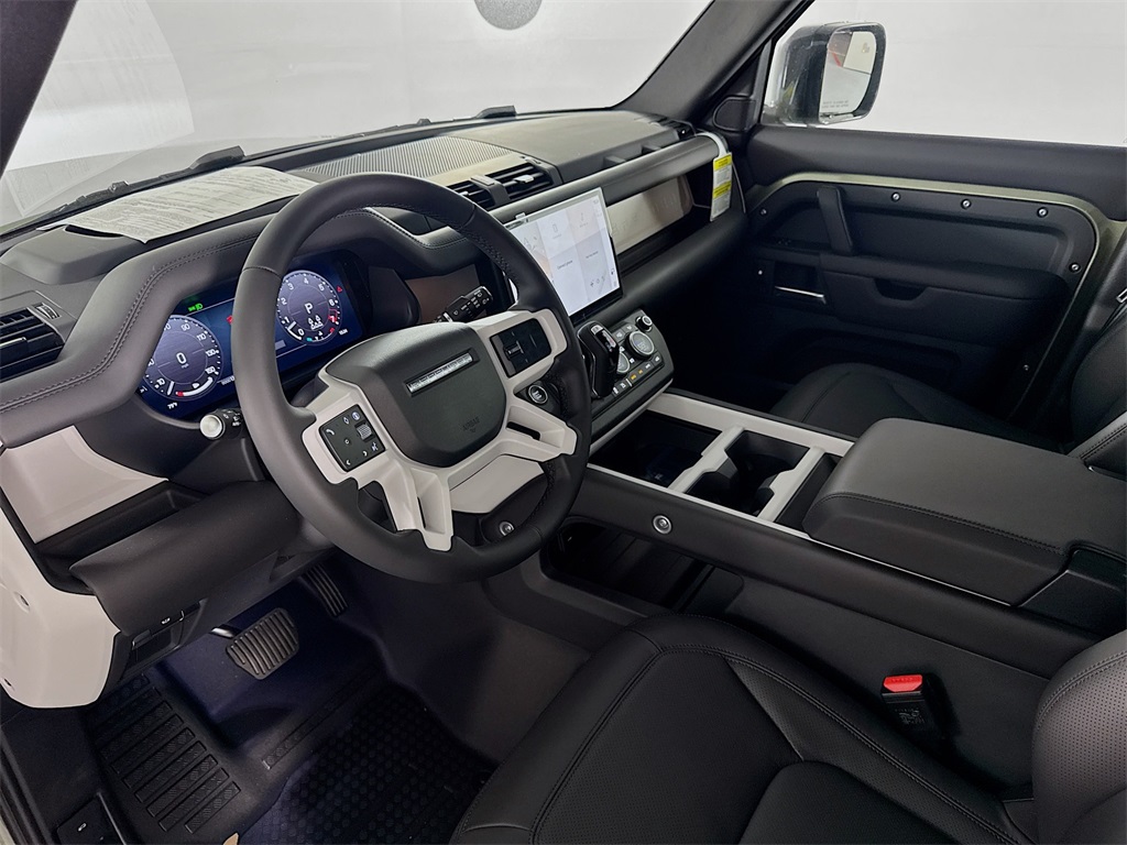 2025 Land Rover Defender 130 X-Dynamic SE photo 7