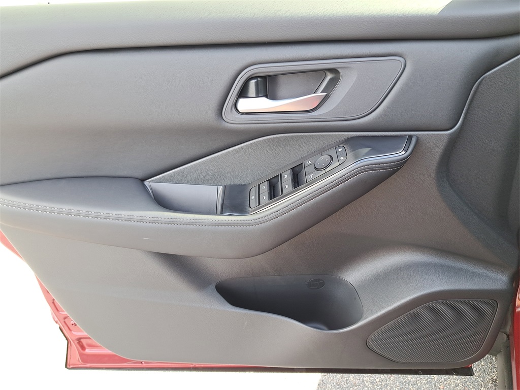 2026 Nissan Rogue SV photo 21