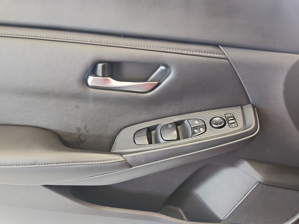 2023 Nissan Sentra SV photo 11