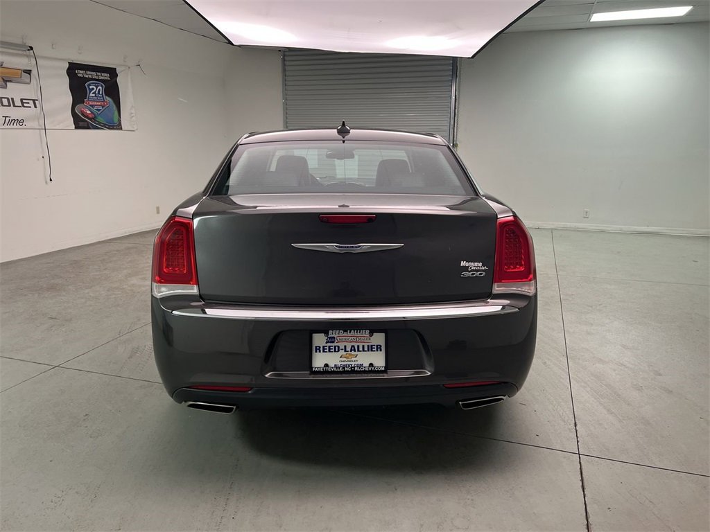 2019 Chrysler 300 Limited photo 4