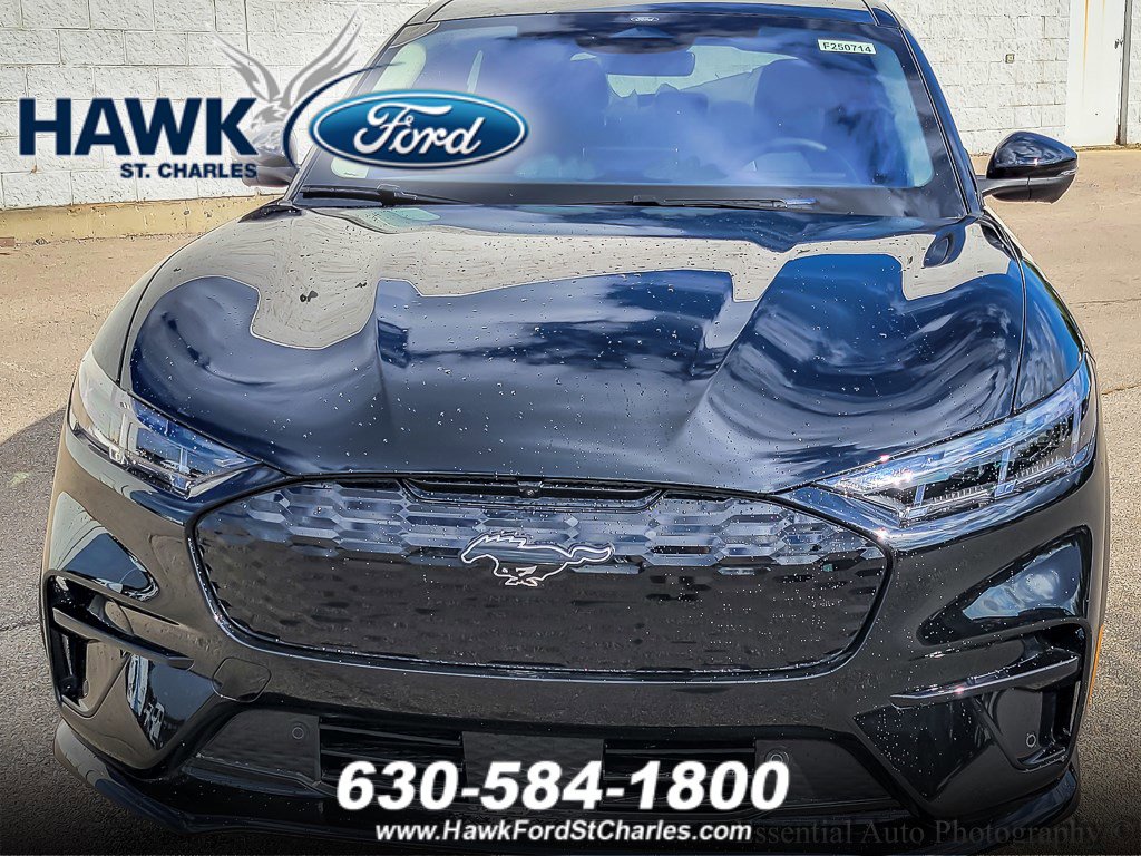 2025 Ford Mustang Mach-E Premium photo 3