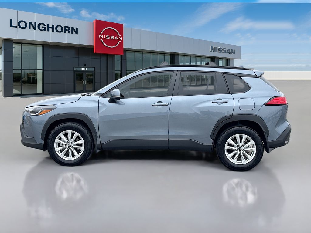 2024 Toyota Corolla Cross LE photo 2