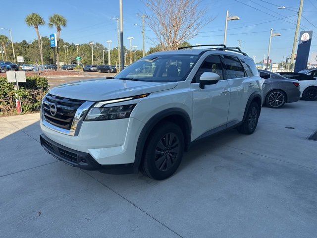 2022 Nissan Pathfinder SV photo 2