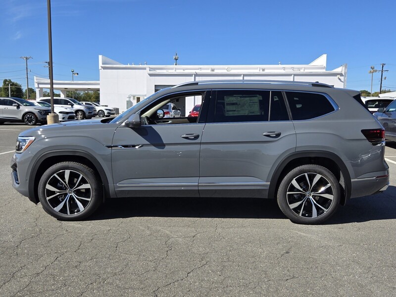 2026 Volkswagen Atlas SEL Premium R-Line photo 4