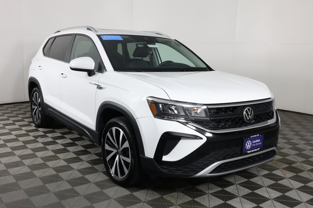 2023 Volkswagen Taos SE's photo