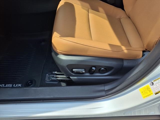 2025 Lexus UX Premium photo 13