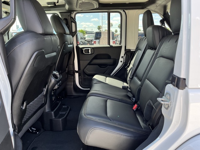 2025 Jeep Wrangler Sahara photo 18