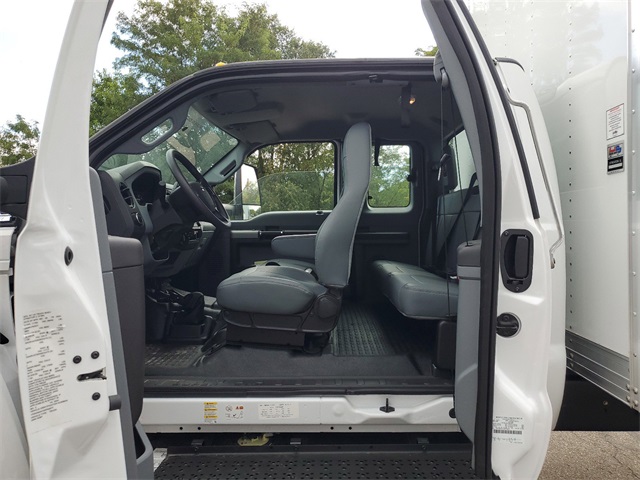 2025 Ford F-650 Cutaway photo 4