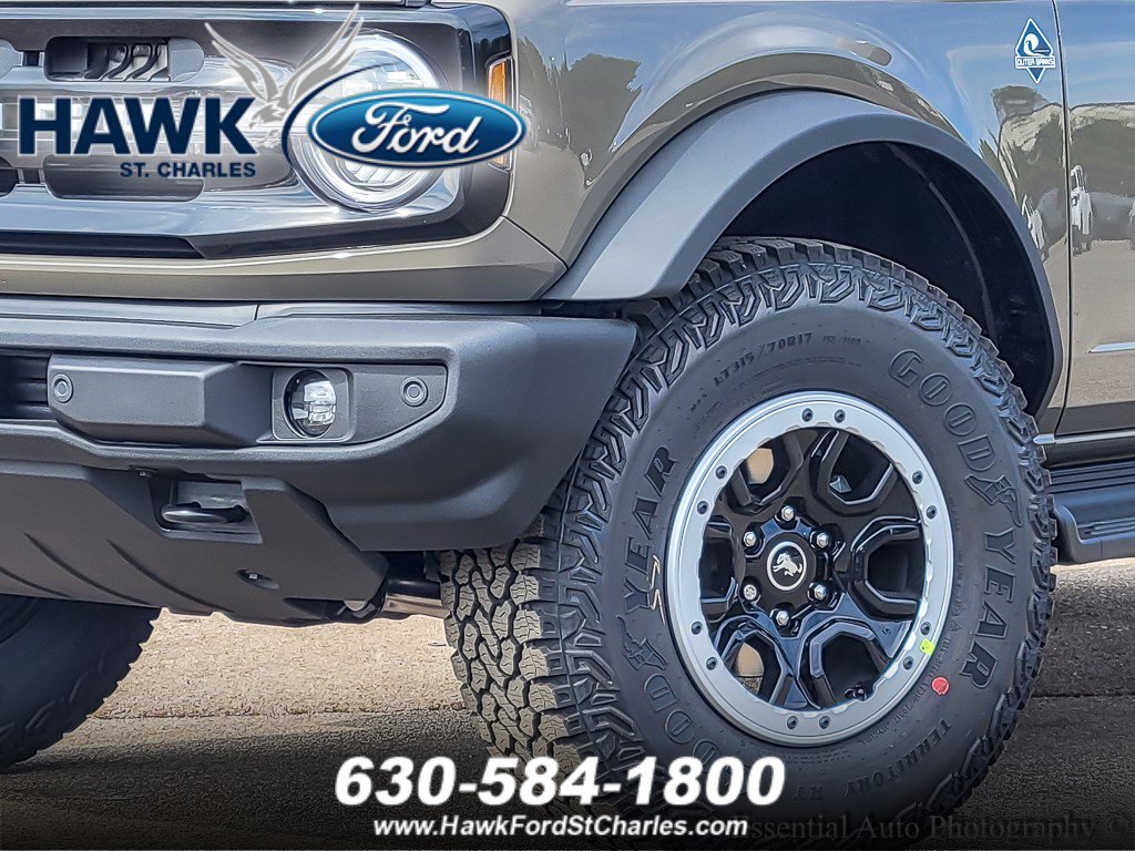 2025 Ford Bronco Outer Banks photo 2