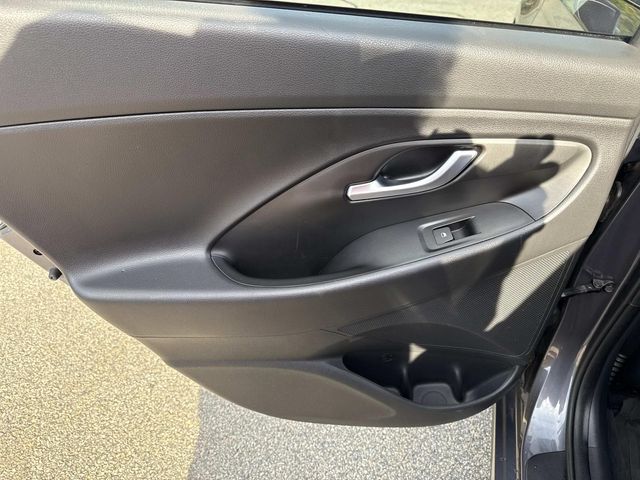 2019 Hyundai Elantra GT Base photo 9