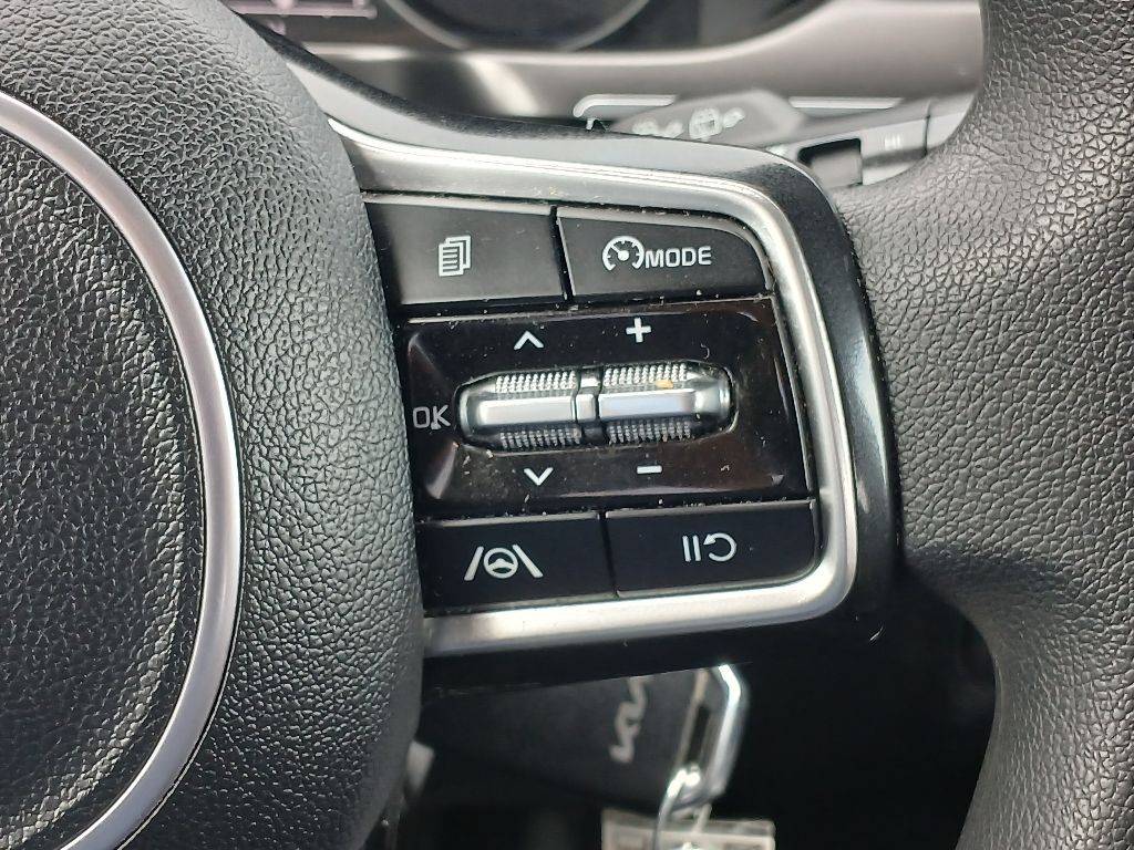 2023 Kia Sorento LX photo 17