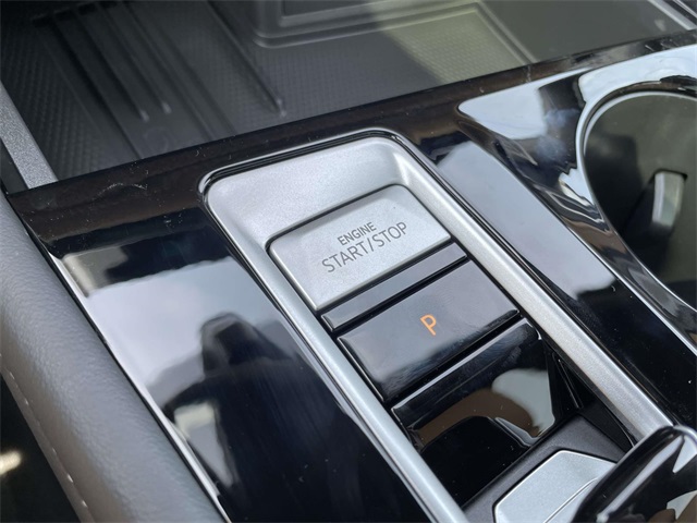 2025 Volkswagen Atlas Cross Sport SEL R-Line photo 28
